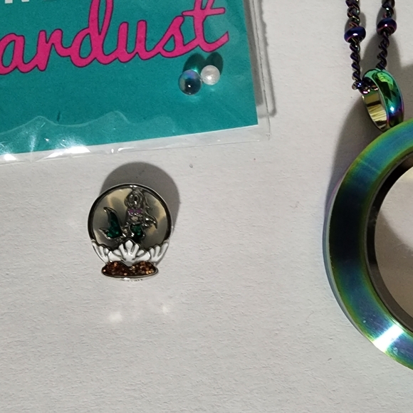 NEW Origami Owl Limited Edition Iridescent Rainbow Mermaid Locket Set VHTF - Picture 4 of 7